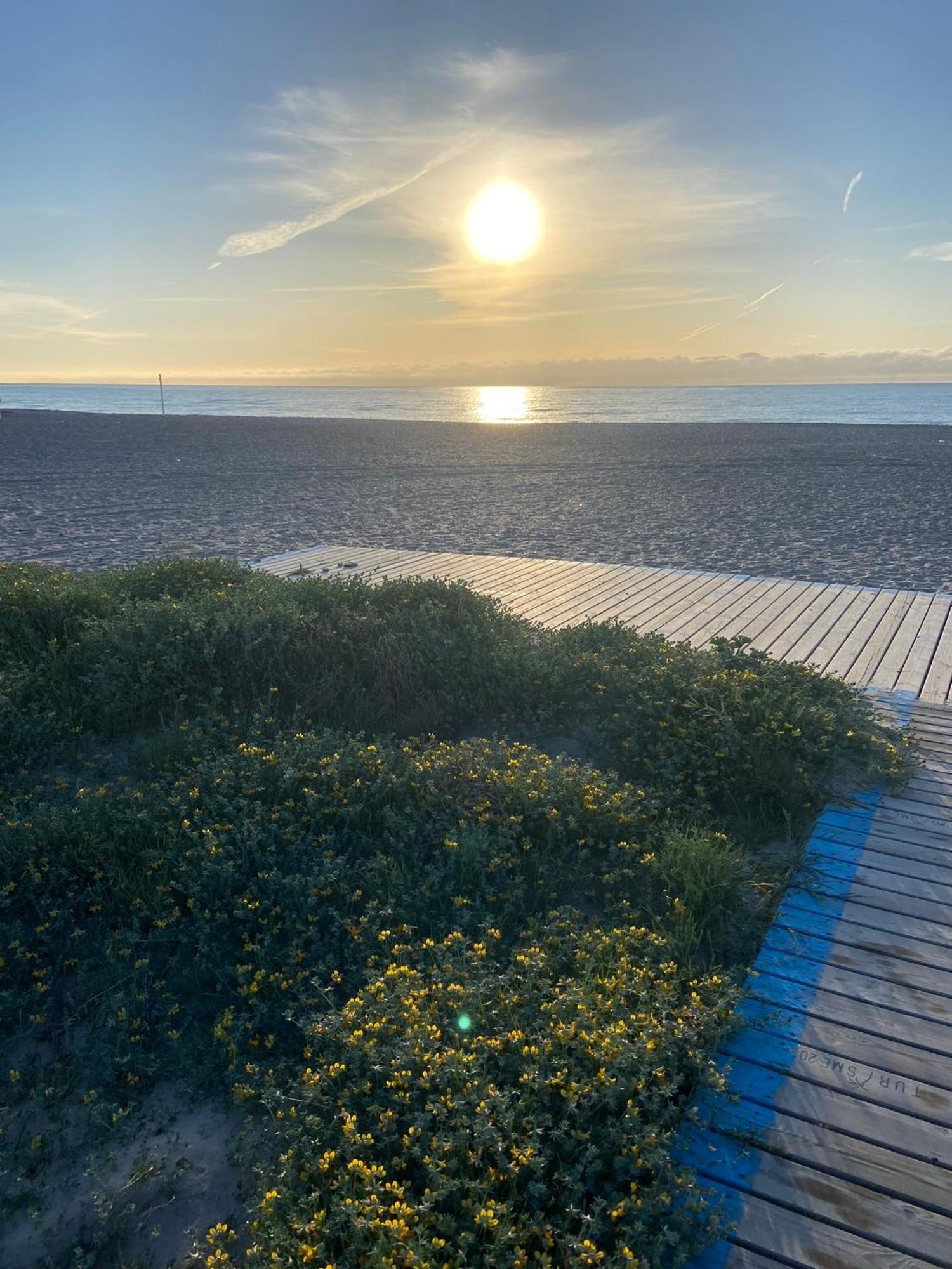 Primera Linea De Playa, Villa Conchita, Con Salida Al Mar Sagunto Luaran gambar